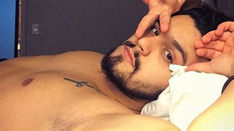 Luan Santana sensualiza em foto sem camisa e fãs piram