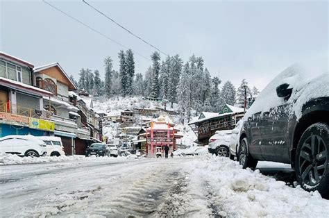 Narkanda Snowfall नारकंडा में 1 फीट बर्फबारी के बाद चांदी सी चमकी वादियां 15 घंटे से ब्लैकऑउट