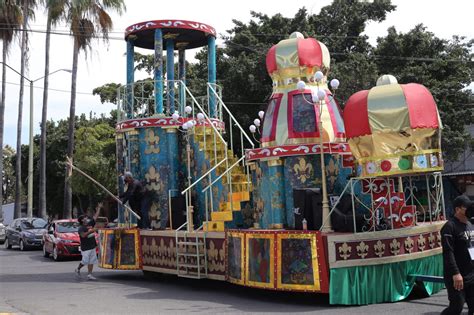 Listos Los Carros Aleg Ricos Del Primer Desfile Del Carnaval De Mazatl N