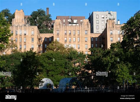 Paisaje típico y edificios en el Bronx Bronx pensar nada puede