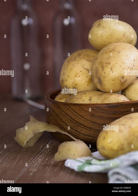 Kartoffeln Schalen Hi Res Stock Photography And Images Alamy