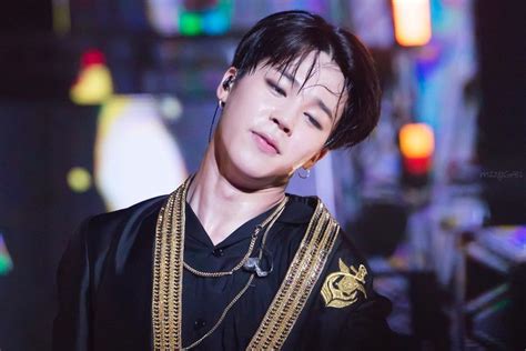 Jimin De BTS Pasea En El Reino Unido Con Una Afortunada ARMY