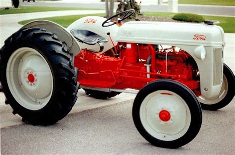 17 Best images about Vintage: Tractors on Pinterest | Old tractors ...