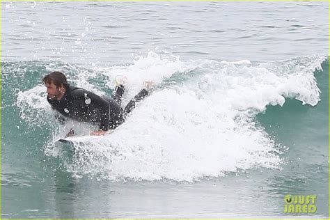 Liam Hemsworth Bares Hot Bod While Stripping Out Of Wetsuit Photo 4095874 Liam Hemsworth