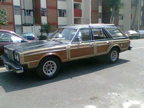 Chrysler Lebaron Guayin Town Country Vagoneta 1982 3360 Detalle