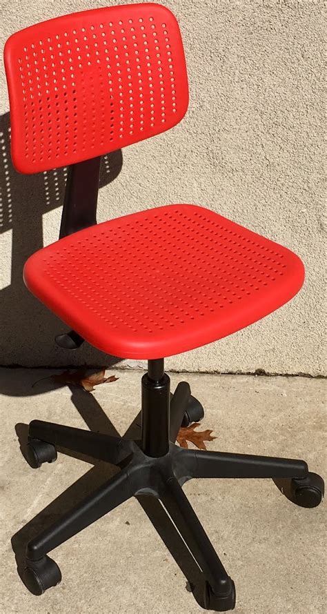 Uhuru Furniture & Collectibles: #467940 Red Desk Chair - $15 SOLD