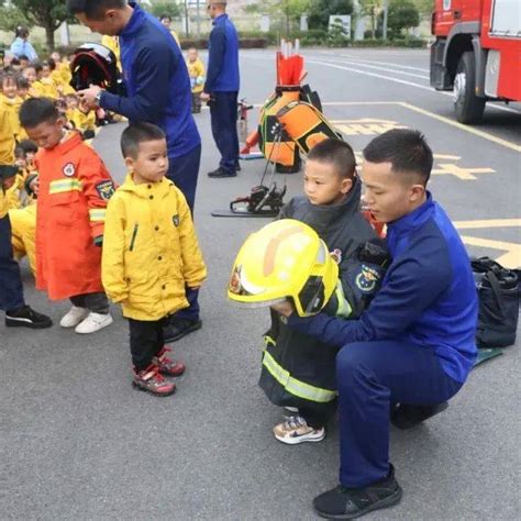 进红门，学消防——松桃消防站迎来幼儿园萌娃参观小朋友