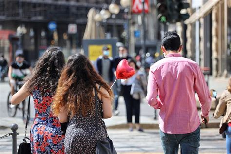 Personaggi Tipici Che Si Vedono Di Sabato Pomeriggio Nel Centro Di