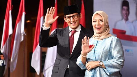 Sandiaga Uno Pulang Umroh Fokus Ibadah Tak Unggah Foto Di Mekkah