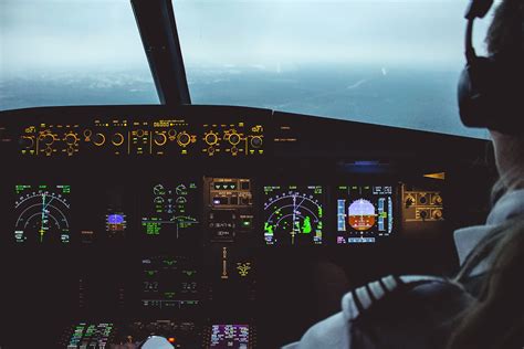 How does the Instrument Landing System (ILS) work? - Pilotstories