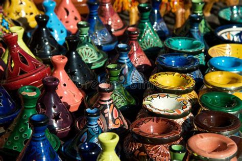 Poterie Traditionnelle Au Maroc Photo Stock Image Du Oriental