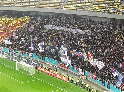 Atmosferă incendiară la Dinamo CSA Steaua Spectacol pirotehnic creat