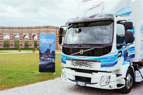 Volvo Trucks consegna un medio FL Electric ad Autotrasporti Rutilli è