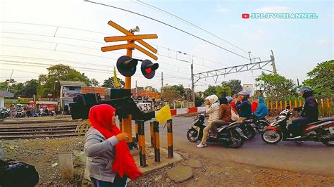 Alarm Baru Palang Kereta Api Lama Perlintasan Kereta Api Sudimara Youtube