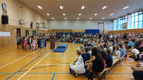 Einschulungsfeier Der Neuen 1 Klassen Emanuel Lasker Schule