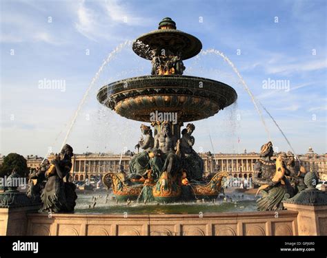 Elegant Historic Fountains Hi Res Stock Photography And Images Alamy