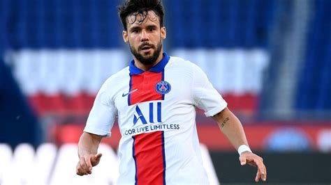 Ligue 1 Bernat et le PSG en discussions avancées pour une