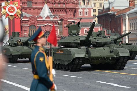 Russia S New Tank — Its T 14 Armata — Is Probably Too Expensive To Use In Ukraine Top Weapons