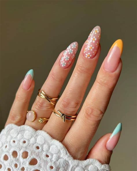 Hot And Trendy Summer Nail Designs To Upgrade Your Nails Art For