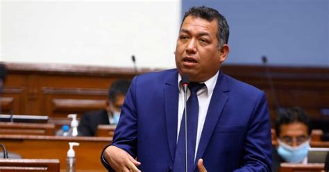 Darwin Espinoza Fiscalía allana oficinas del congresista tras supuesto