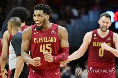 Nba 미첼 71득점은 4쿼터 종료 직전 자유투 상황 오심 덕이었다 네이트 스포츠