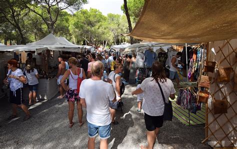 Reapertura Mercadillo De Es Canar Hippy Market Punta Arab