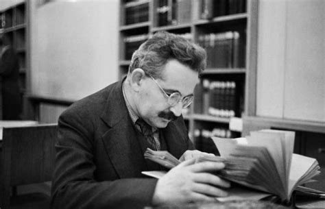 Walter Benjamin Qué es el aura Artillería inmanente