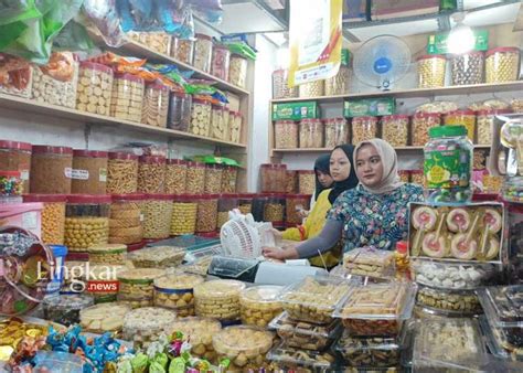 Berkah Ramadhan Pedagang Kue Kering Di Jakarta Raih Untung Kali