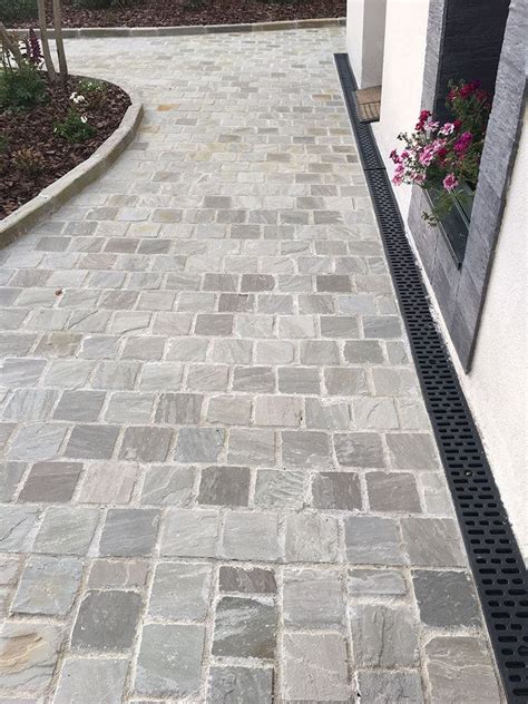 Kandla Grey Brown Cobbles Setts Paving Slabs 40 60MM 12 30M2