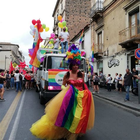 Catania Pride in linea con le altre piazze mai così tanti