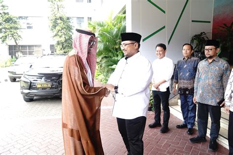 Menag Terima Kunjungan Dubes Saudi Bahas Sinergi Industri Halal