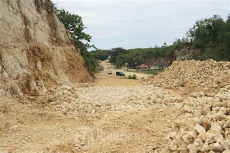 Pembangunan Proyek Jalur Jalan Lintas Selatan Gunung Kidul Foto 2