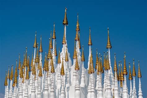 Things to do in Phrae, Thailand The gorgeous spires of Wat Phong Sunan ...