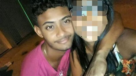 Homem é morto ao golpe de faca pela esposa durante briga por fotos