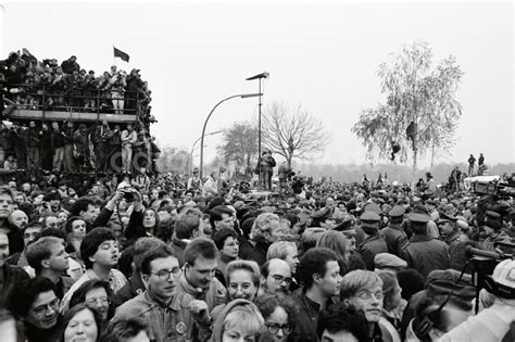 Ddr Fotoarchiv Berlin Mauer Ffnung An Der Innerdeutschen Grenze Am