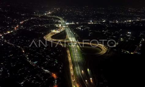 Lalu Lintas Di Gerbang Tol Cileunyi Ramai Lancar Antara Foto