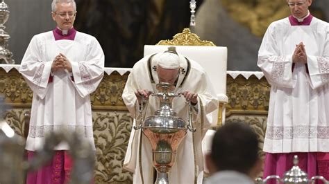 EN DIRECTO Francisco celebra la Misa Crismal en la basílica de San