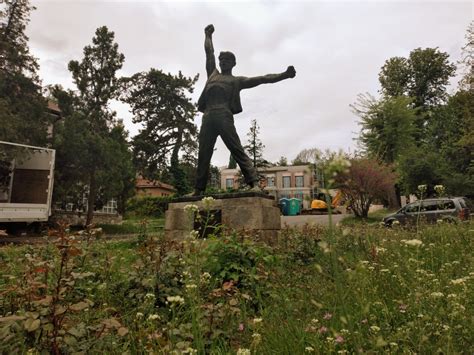 Skulptura Poziv Na Ustanak U Beogradu Beogradske Vesti