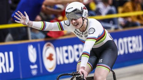 Emma Finucane From Crying In The Toilets To Cycling World Titles Bbc