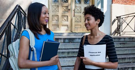 What Are The Differences Between Financial Aid And Scholarships