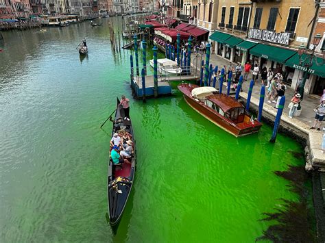 canals venice italy windowswap  guide   stunning  historic