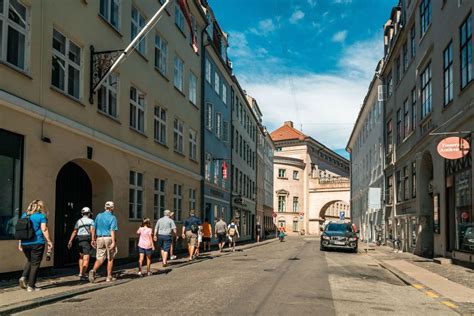 Copenhague Visita Guiada A Pie Por El Casco Antiguo Getyourguide