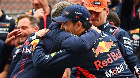 Christian Horner confirma a Checo Pérez como piloto en 2024