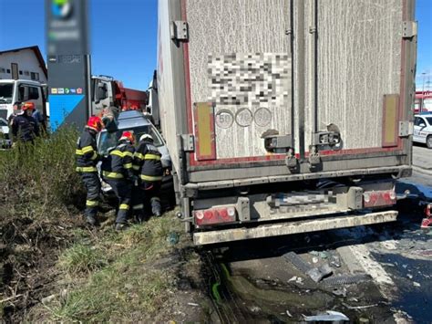 Foto Accident Pe Strada Armatei Din Turda Dou Autotrenuri I Dou