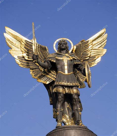 Estatua De San Miguel Arcángel 2023