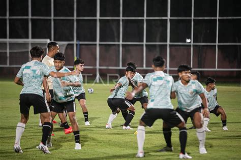 Piala Aff U Latihan Timnas Indonesia Jelang Lawan Singapura