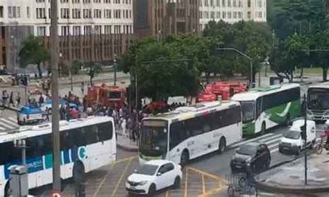 Acidente ônibus deixa dois mortos e cinco feridos na Avenida