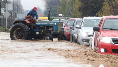 Evacuan a 1 800 personas en Constitución por riesgo de desborde del río