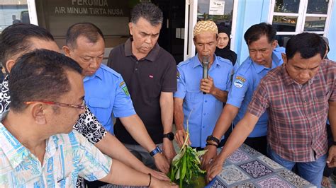 Pemkab Natuna Serahkan Mobil Tangkai Air 4000 Liter Ke PDAM Tirta Nusa