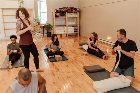 Débuter le yoga avec ces 5 postures incontournables Atma Yoga Montréal